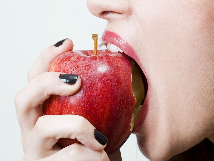 空腹吃苹果能清宿便？苹果晚上吃会中毒？吃苹果不受伤，这篇全了 - 3