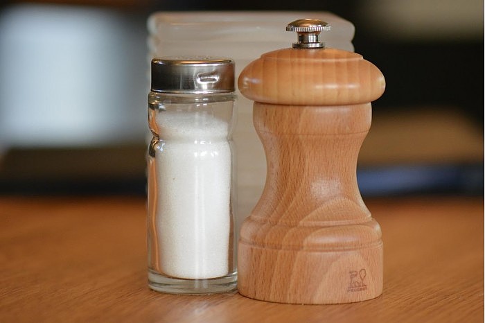 Pepper-And-Salt-Salt-Shaker-Pepper-Mill-484958.jpg