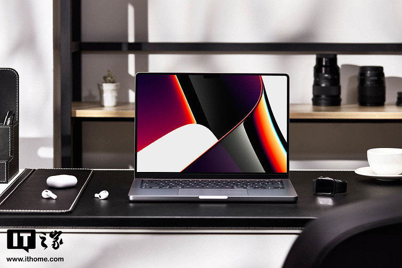 【IT之家开箱】苹果 MacBook Pro 14 英寸 2021 图赏：刘海设计，绚丽 Liquid 视网膜 XDR 显示屏 - 2