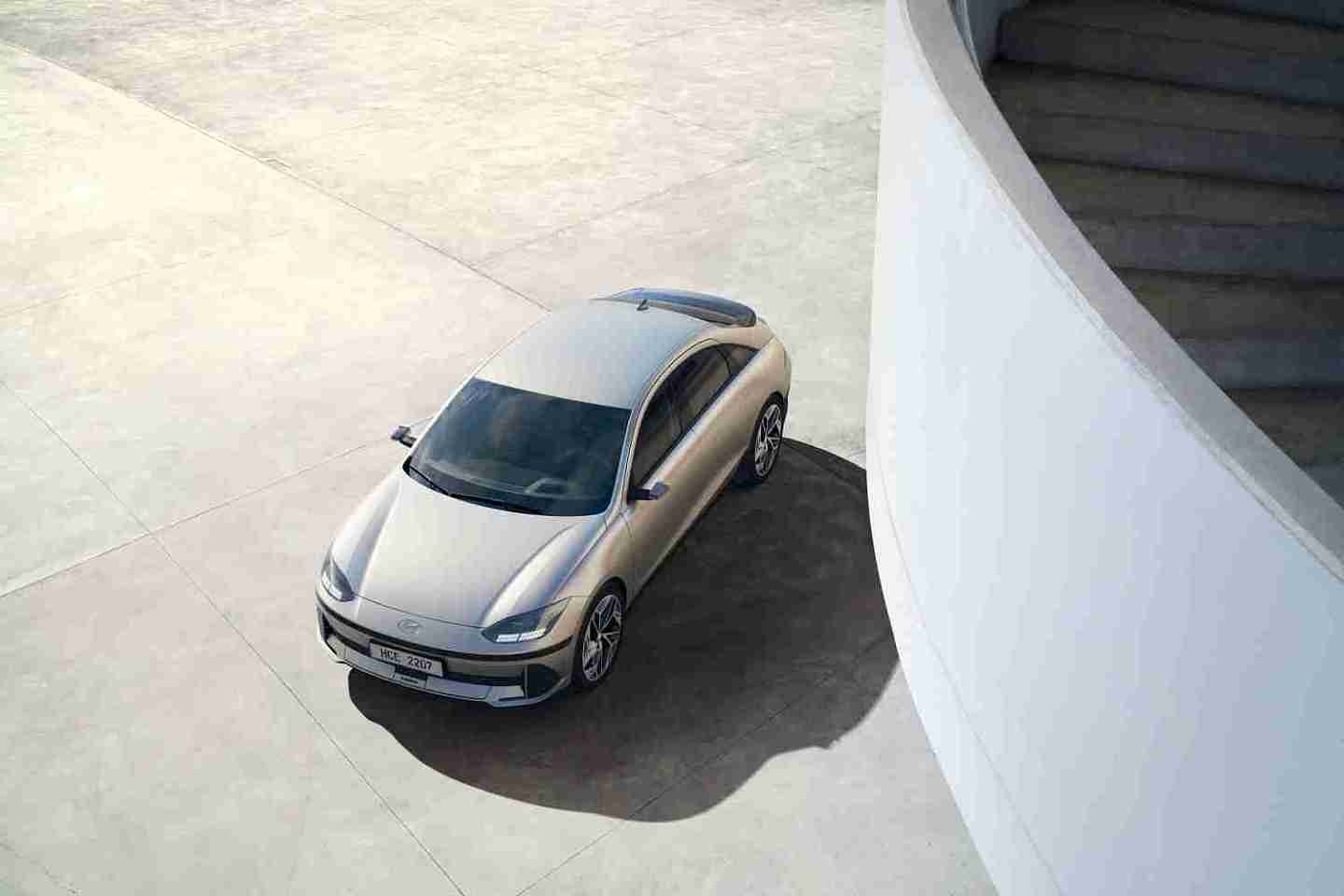 现代发布新Ioniq 6轿车：将向特斯拉Model 3发起直接挑战 - 3