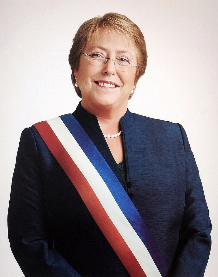 1024px-Portrait_Michelle_Bachelet.jpg