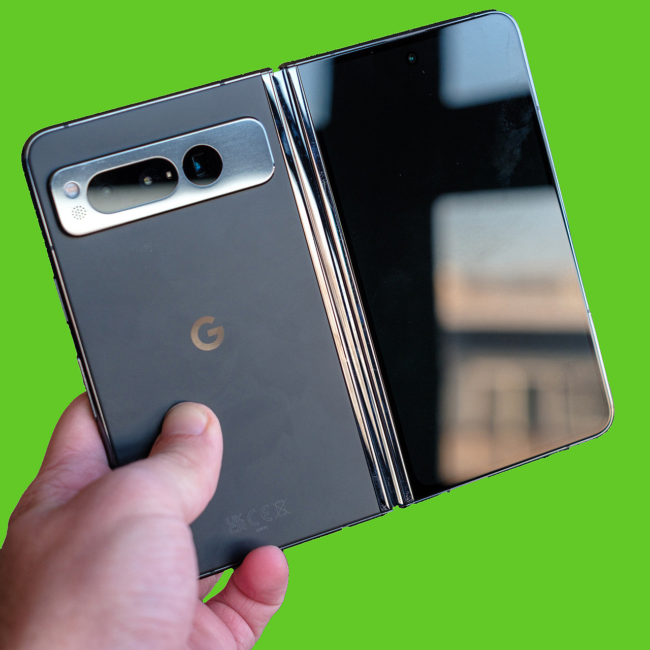谷歌 Pixel Fold 2 折叠屏手机真机图曝光，外屏变窄 - 2