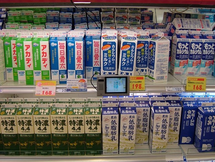 Milk_in_a_Japanese_supermarket.jpg
