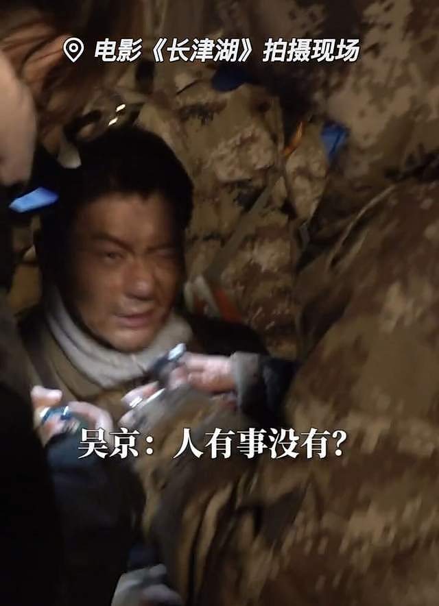 42岁李晨拍戏被炸伤！火药碎片扎入眼球，受伤后要求重拍吓坏吴京 - 8