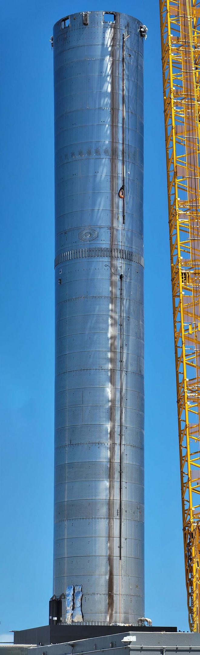 SpaceX 首个超重型火箭助推器原型完工 将被推上发射台接受测试 - 1