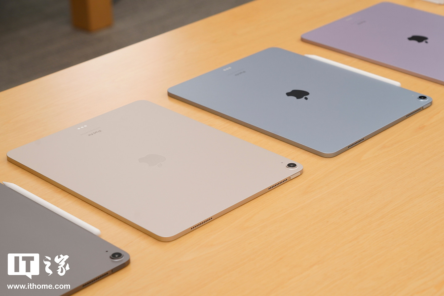 史上最薄苹果设备！IT之家现场实拍上手 2024 款 iPad Pro、iPad Air 系列新品 - 32