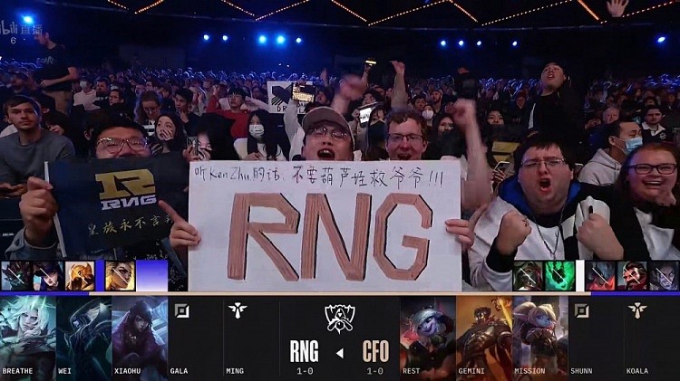 比赛现场RNG粉丝举牌：要听朱开的话，不要葫芦娃救爷爷 - 1