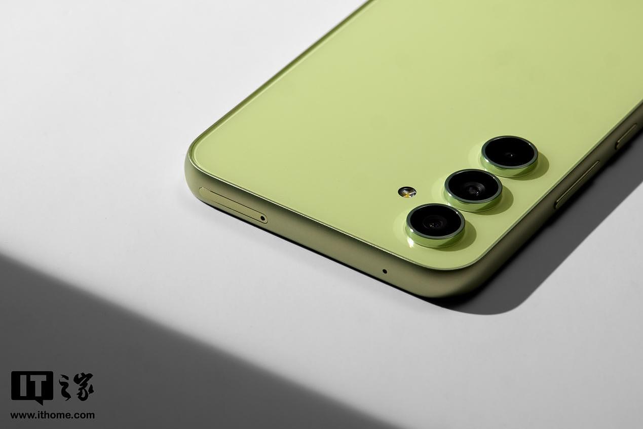 【IT之家开箱】三星 Galaxy A54 5G 鲜柠绿手机图赏：简约，时尚，清新 - 9