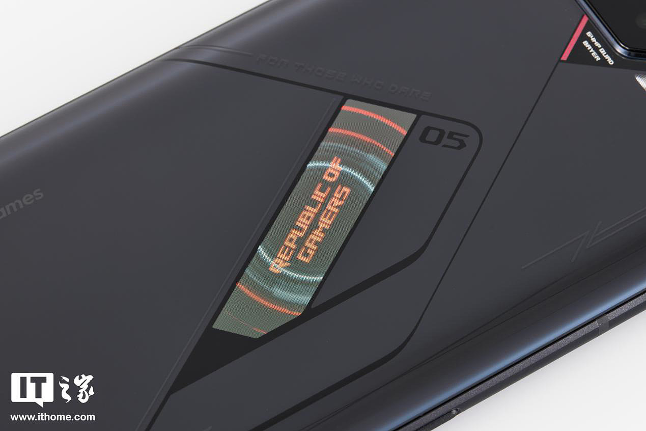 【IT之家评测室】腾讯 ROG 游戏手机 5s Pro 评测：六指并用，跑满骁龙 888Plus - 2