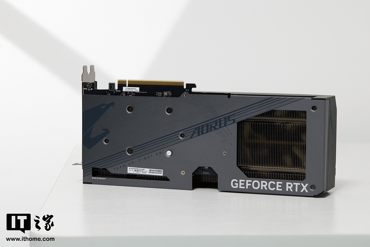 【IT之家开箱】技嘉AORUS GeForce RTX 4060 ELITE 8G显卡开箱，浓郁金属质感+工业风配色 - 3