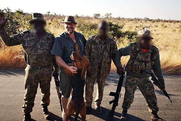 一条狗在狮子环伺的非洲大草原失踪24小时，活下来完全就是奇迹 - 4