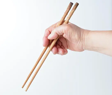 如何健康用筷？筷子头朝上放还是朝下？ - 1