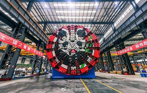 最萌大国重器 135米“功夫熊猫”首次投入高铁建设 - 2