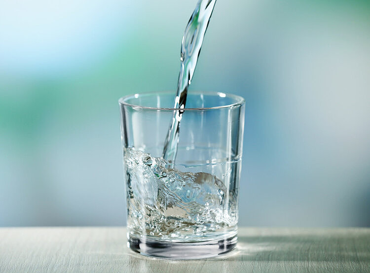 晨起第一杯水，喝对有益，喝错有害！1种水适宜喝，2种水别再喝 - 3