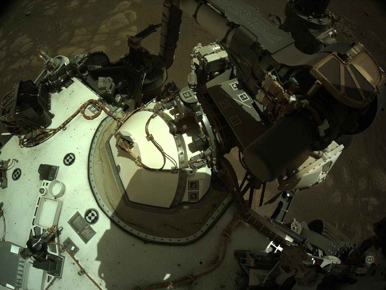 系统工程师谈NASA“毅力号”火星车的机械臂是如何与钻头对接的 - 1