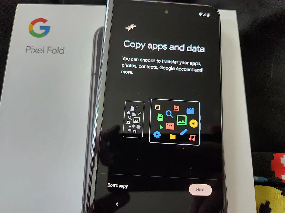 用户提前 4 天收到谷歌 Pixel Fold 手机：可 180 度展开、分屏多任务无卡顿 - 2