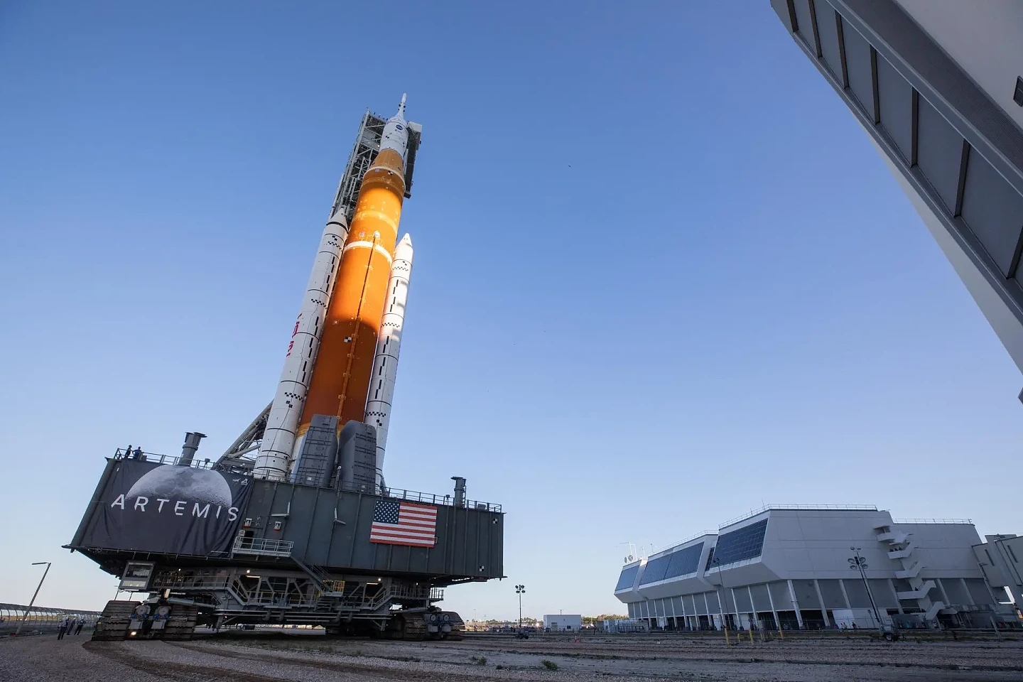 NASA确认Artemis I SLS大型火箭已准备好发射 - 2