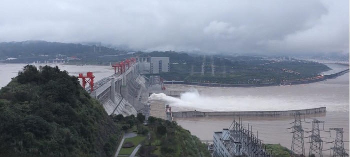 三峡大坝开孔泄洪应对“长江2021年第1号洪水” - 1