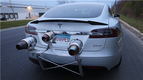 特斯拉Model S硬核火箭推进器版实车亮相 尾部火焰喷发极具科幻感 - 1