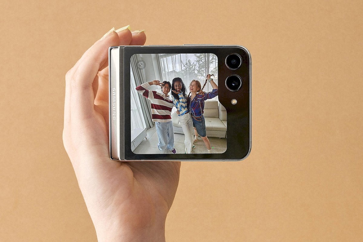 三星 Galaxy Z Flip5 翻盖折叠手机发布：骁龙 8 Gen 2、外屏巨大，售 1050 英镑起 - 11