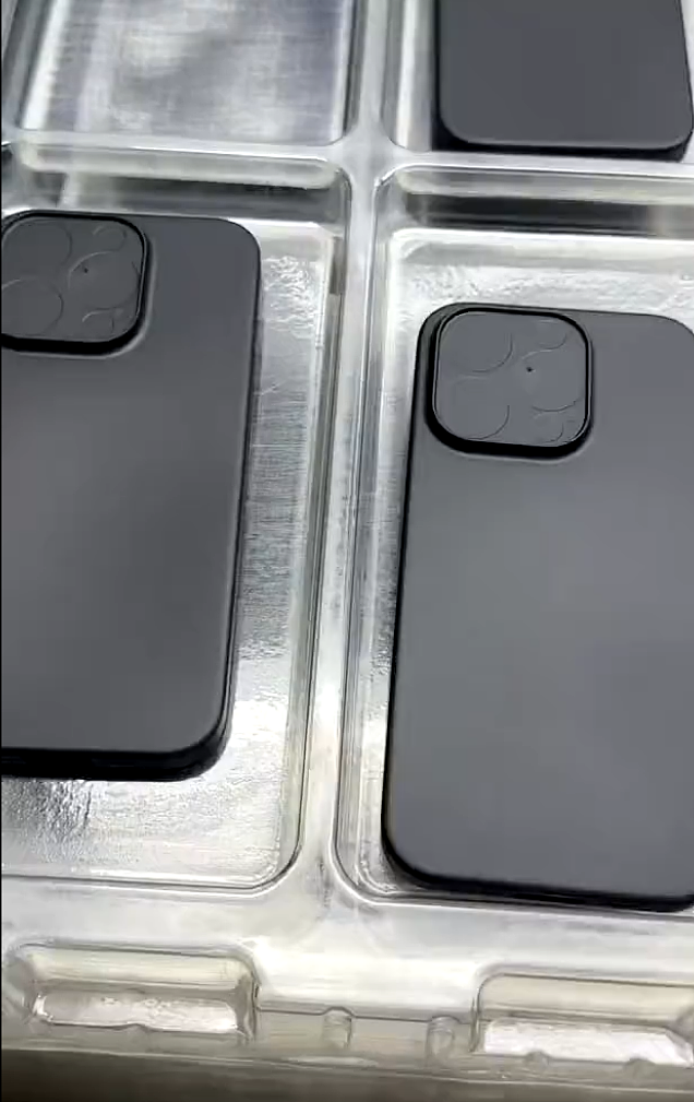 苹果 iPhone 15 Pro Max 手机保护壳曝光，传承 16 年静音键首次被取代 - 1