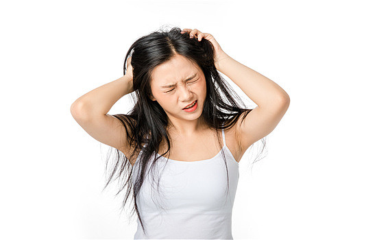 女子怕头秃3个月不洗头 长期不洗头导致脱发会恢复吗 - 1