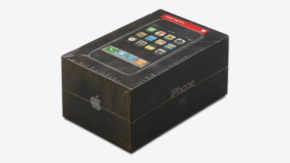 贴有罕见的“Lucky you”红色贴纸，又有一台未拆封的初代 iPhone 手机要在近期拍卖 - 1