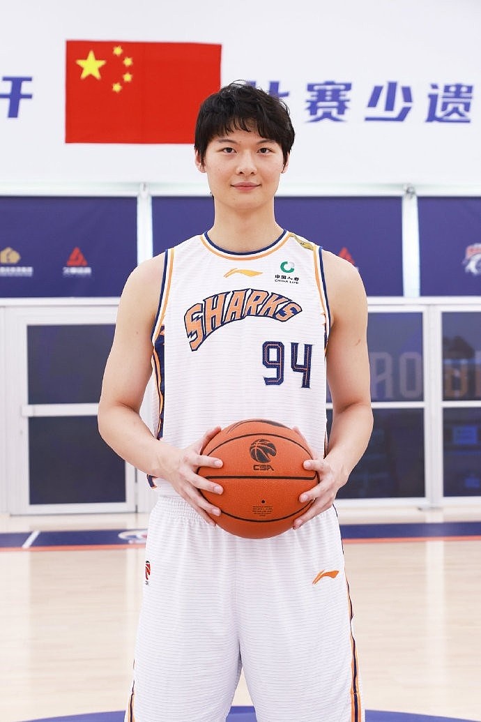 上海男篮官方：王哲林担任球队队长 可兰白克为副队长 - 3