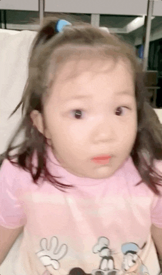 王祖蓝晒女儿弹唱视频，想送她进乐队，3岁Gabby摇滚范儿十足 - 19