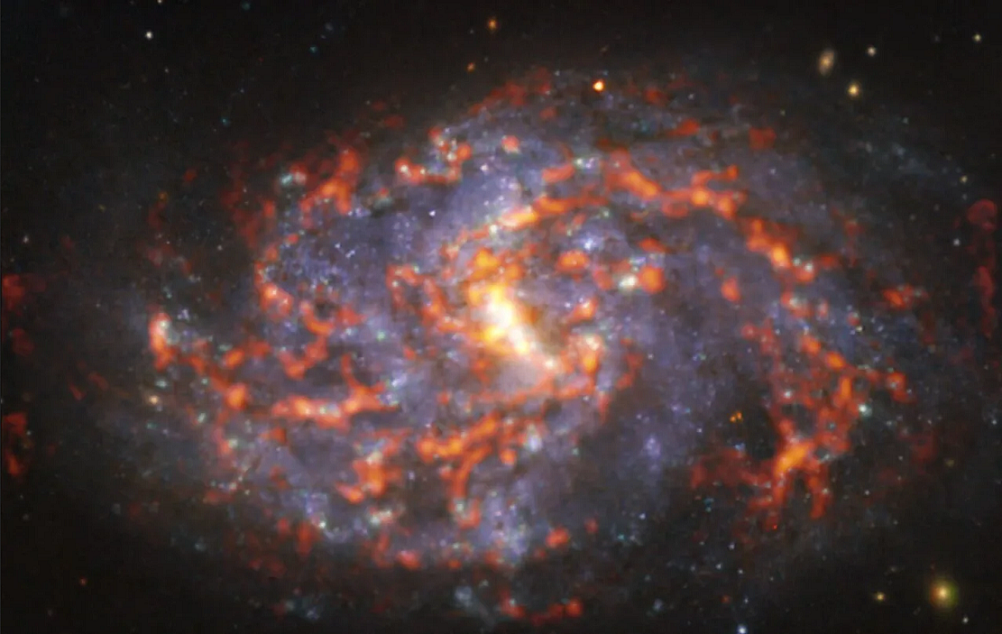 ALMA新图像显示了一个8000万光年外的蛇形星系 - 1