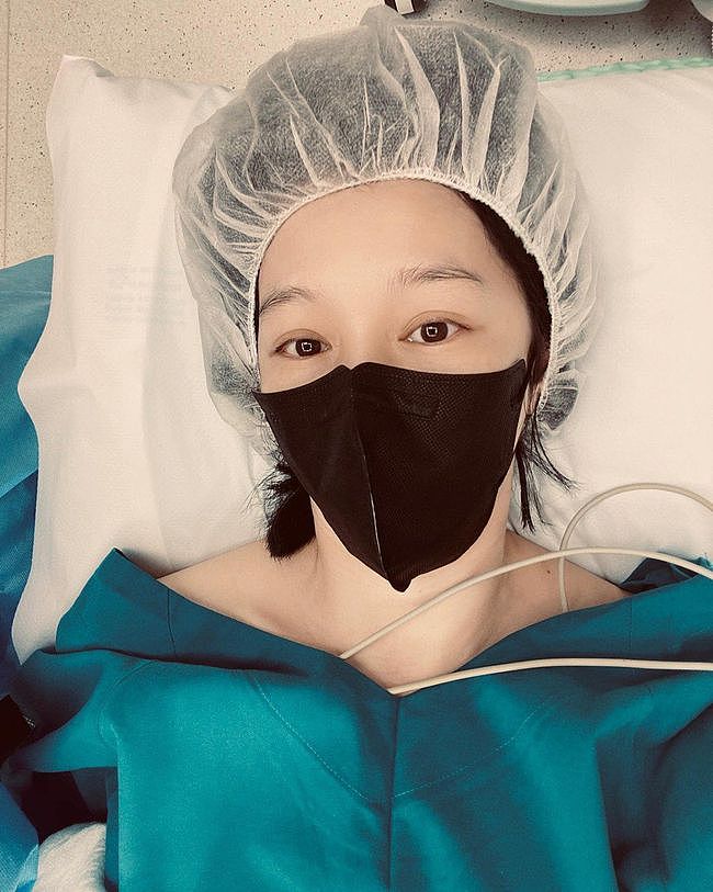 46岁徐若瑄大出血紧急入院做手术，病床照曝光，脸色苍白楚楚可怜 - 9