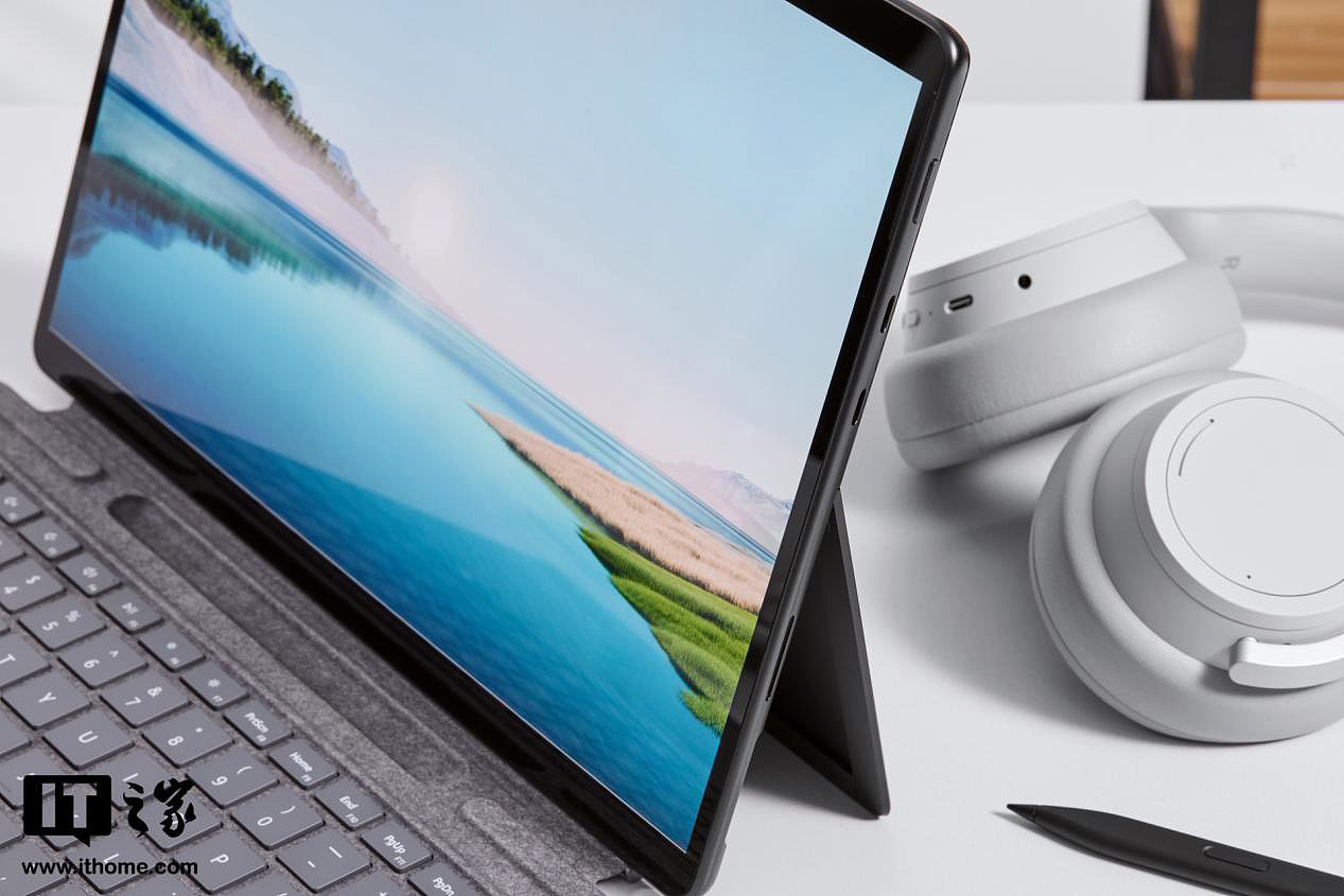 【IT之家开箱】Surface Pro 8 图赏：Windows11 加持下的旗舰二合一 - 16