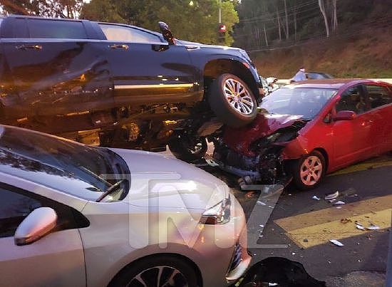 施瓦辛格洛杉矶遭遇车祸 事故造成1女子受伤 - 4