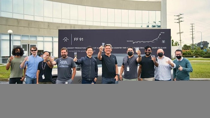 FF 91完成全球超豪华电动车最长道路测试 贾跃亭开香槟庆祝 - 2