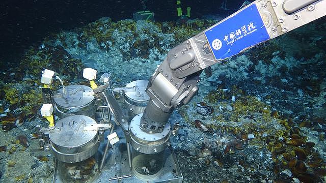 “科学”号科考船圆满完成“在海底做实验”任务 - 2