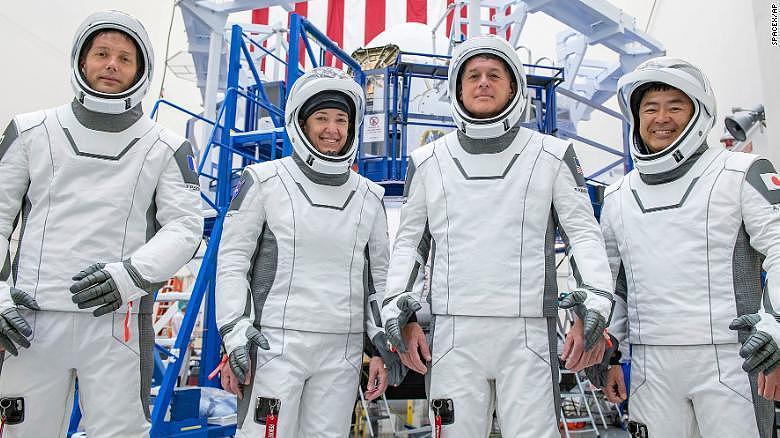 美国SpaceX“龙飞船”厕所漏水 4名宇航员将穿“吸水内裤”返航 - 1