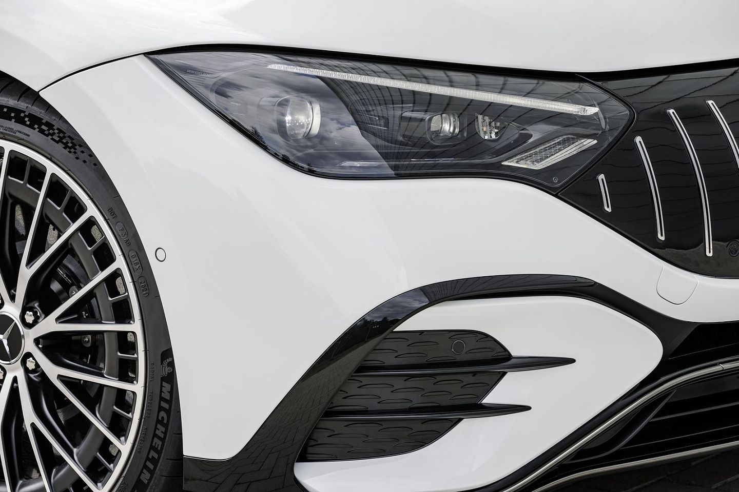 梅赛德斯-奔驰宣布推出EQE电动轿车高性能AMG版 - 13