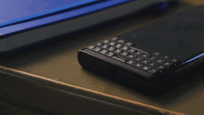 [图]Titan Slim火爆众筹：配物理QWERTY键盘 耐用的小屏手机 - 11