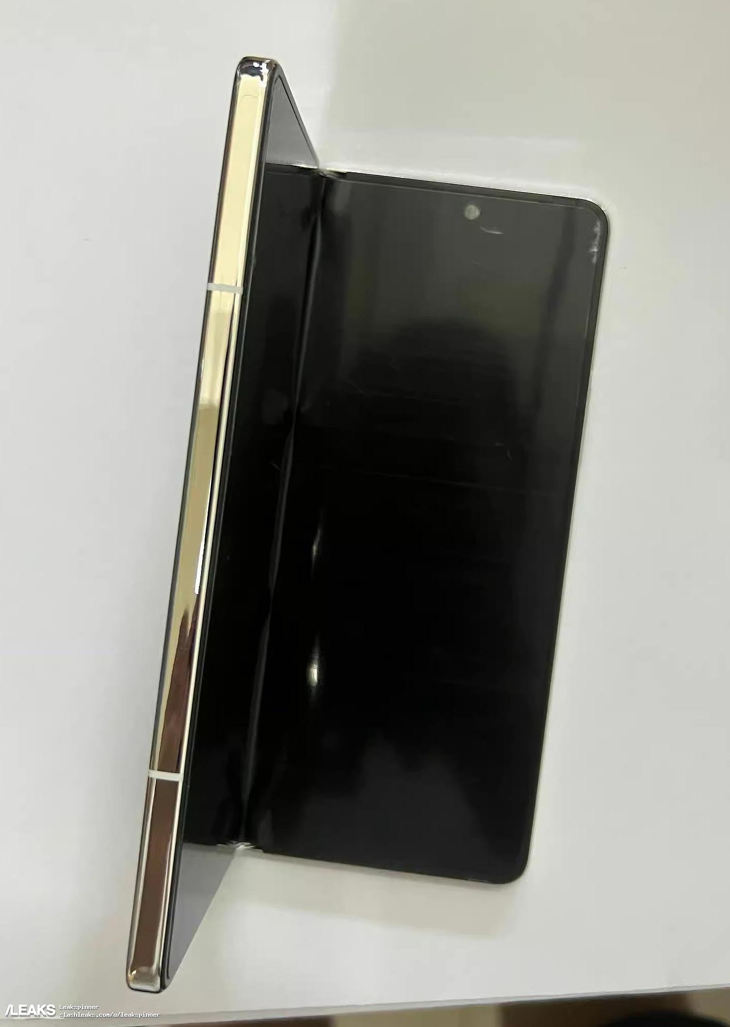 三星 Galaxy Z Fold5 可折叠手机机模照片曝光 - 5
