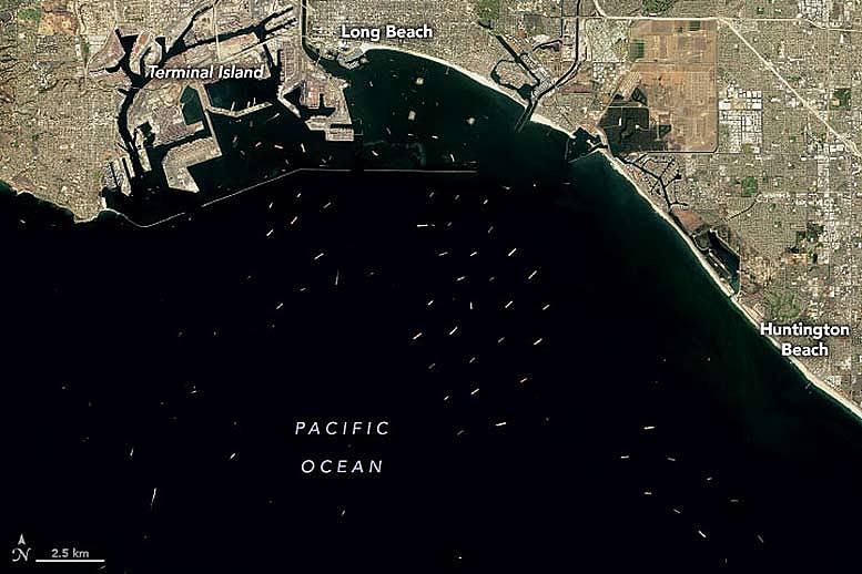 等待卸货的货船们：从NASA卫星图看全球供应链的中断 - 1