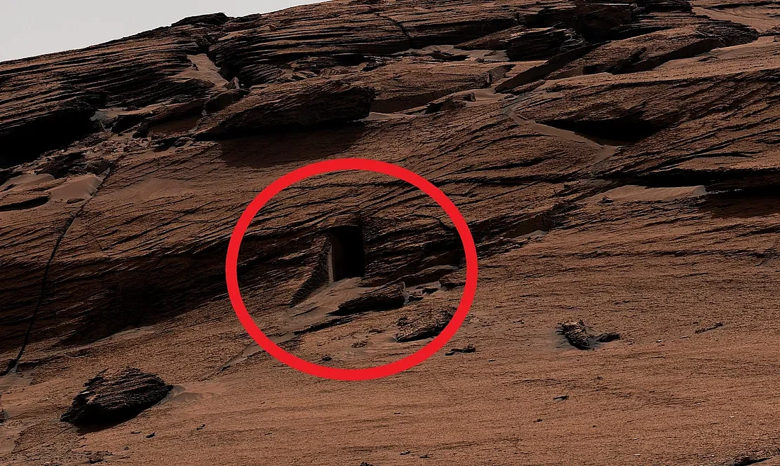 Curiosity-Mars-East-Cliffs-Door-Circle.webp