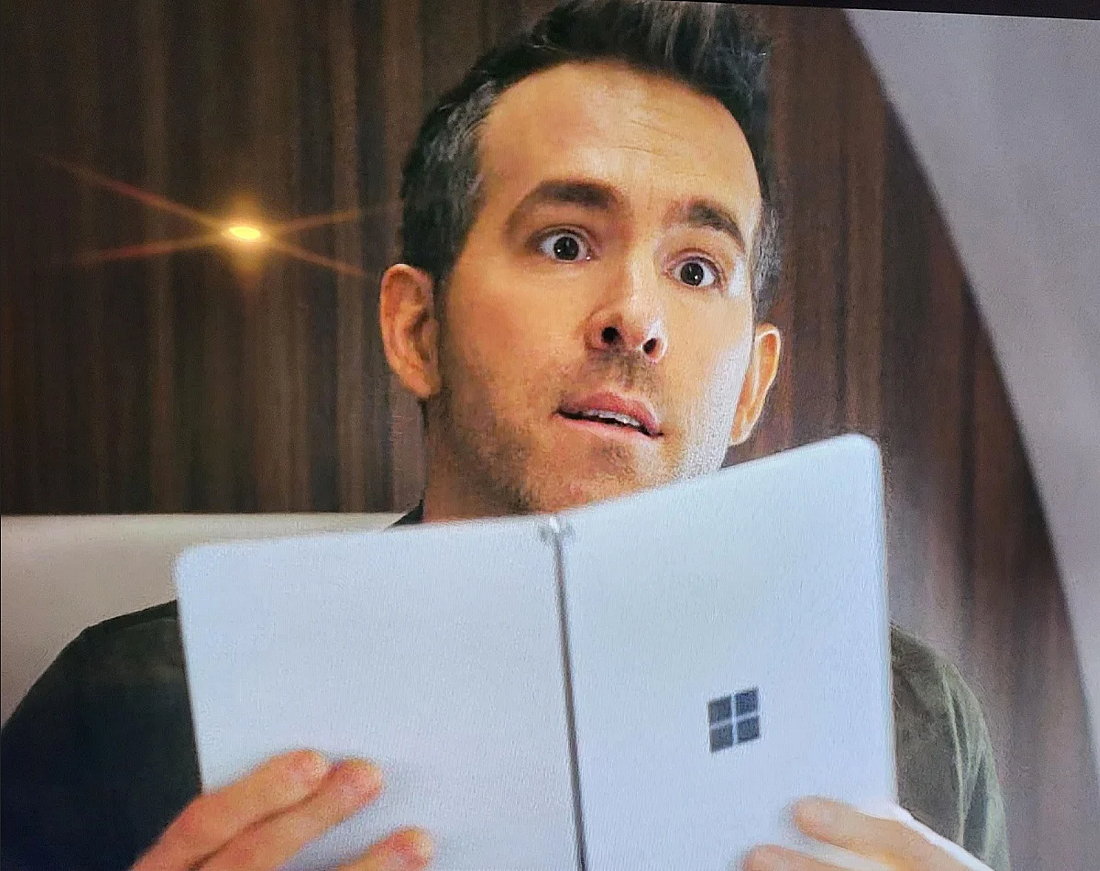 微软双屏平板Surface Neo出现在电影《红色通缉令》中 - 2