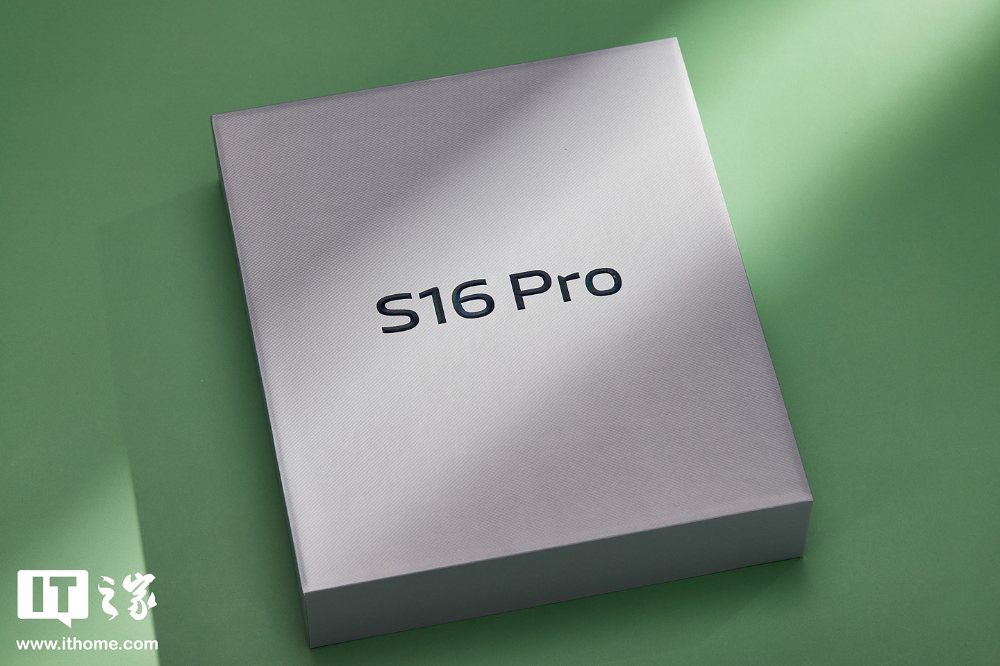 【IT之家开箱】vivo S16 Pro「颜如玉」图赏：双面柔光，为你「玉」见 - 15