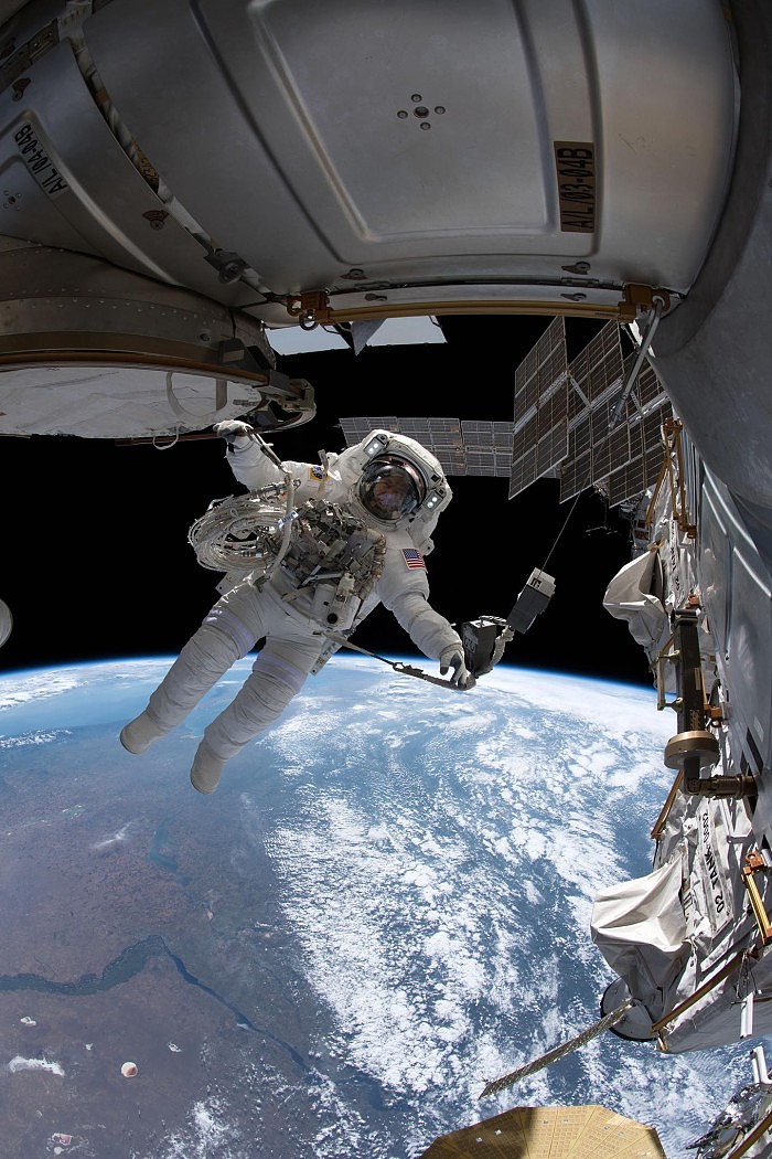 NASA-Astronaut-Drew-Feustel-ISS.jpg