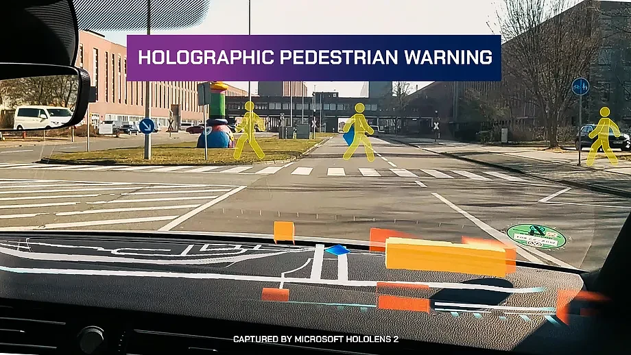 20220428_HoloLens_Still_Pedestrian_Warning_mit.webp