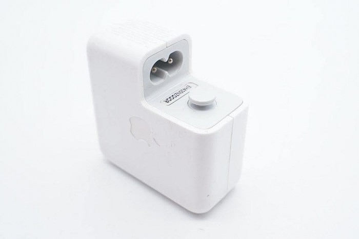 拆解报告：Apple苹果iPod火线12V充电器A1070 - 1