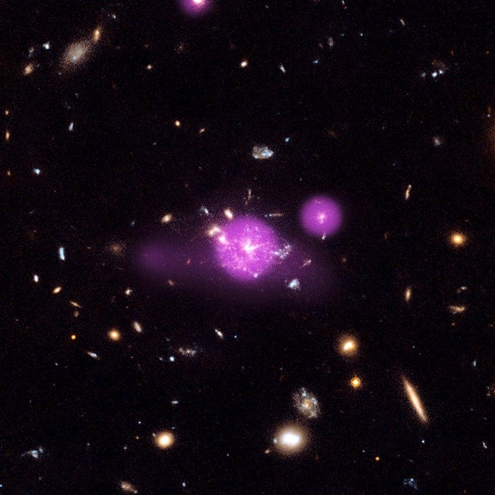 观测显示106亿光年之外星系当中的黑洞正在大快朵颐 - 3