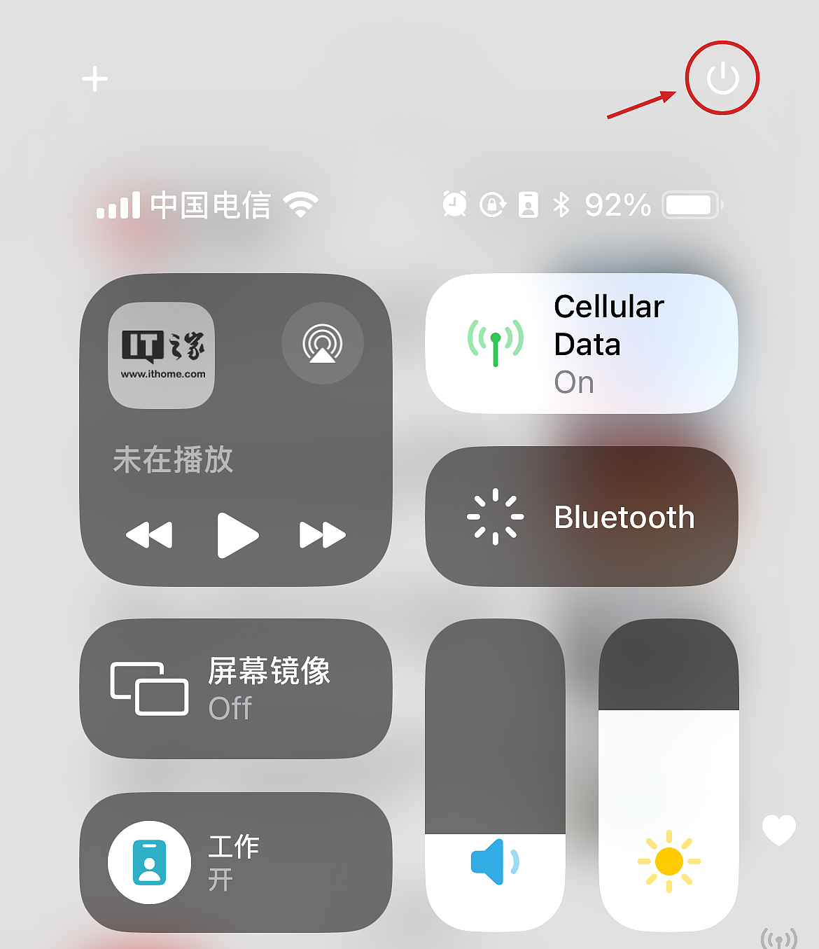 为 iPhone 16 Pro 系列固态按键铺路？苹果 iOS 18 修改音量键和电源键按压动画 - 3