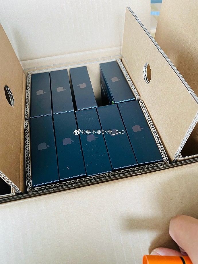 iPhone 13无塑料包装盒曝光 苹果经销商晒实物：纸质撕拉式设计 - 2