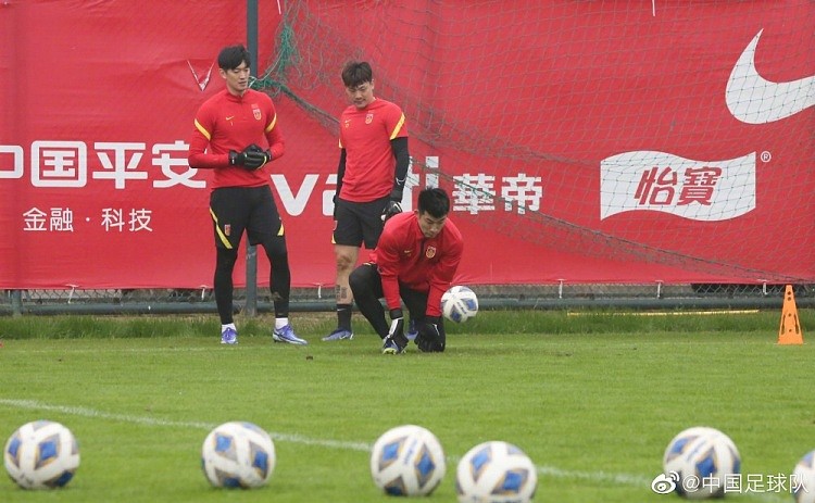 经过短暂休整，中国男足在苏州进行回国后首堂全队训练课 - 4